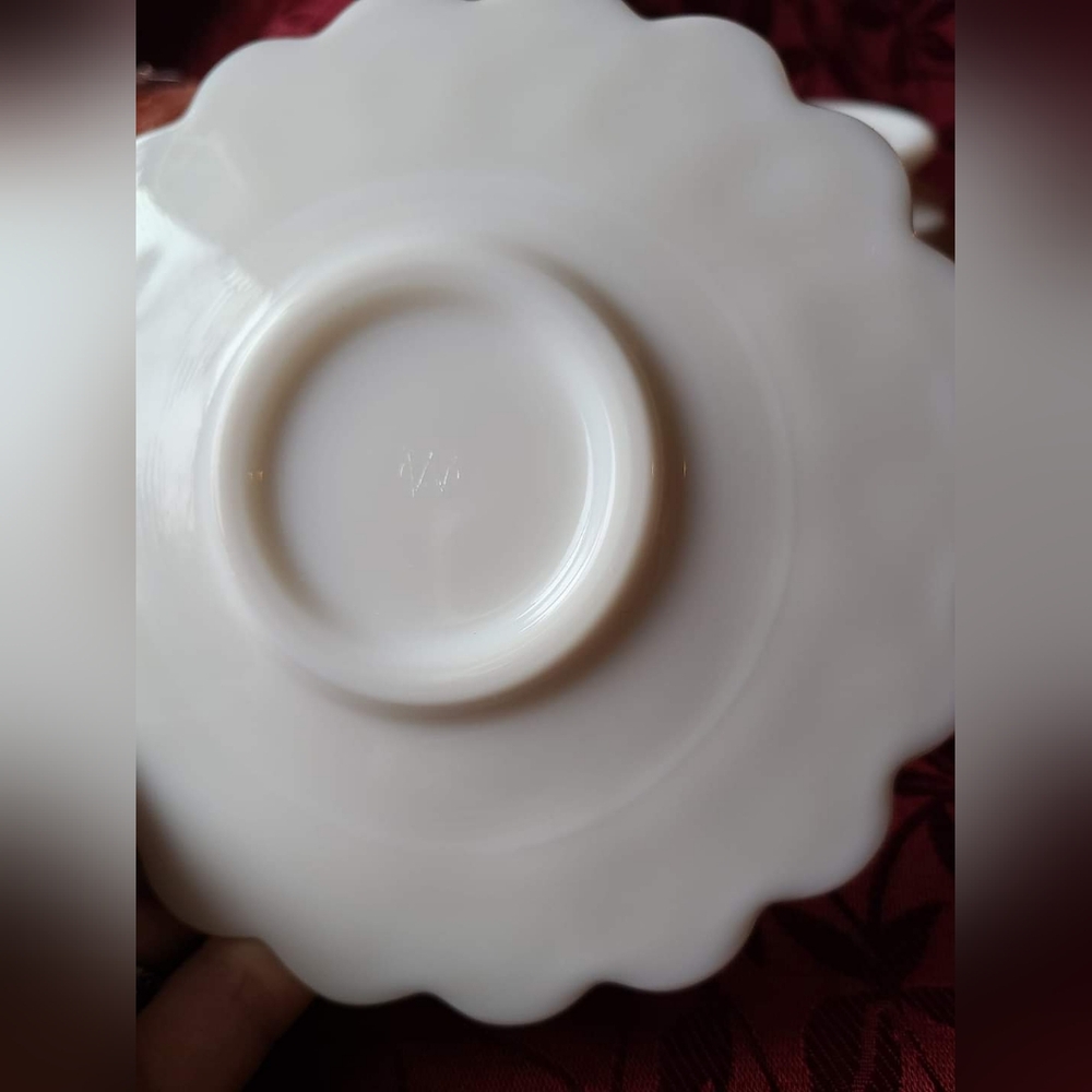 1960's Westmoreland Panneled Grape Milk Glass Mayonnaise/Cocktail Serving Set - Picture 6 of 6